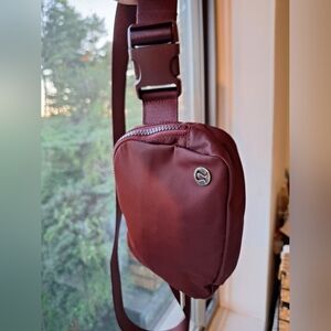 Lululemon Athletica 1L Belt Bag Fanny Pack Burgundy Maroon